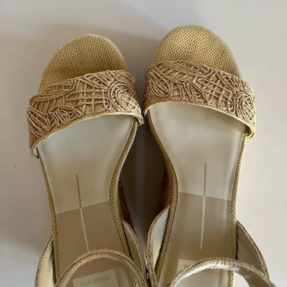 Dolce Vita Talisa Platform Wedges-Beige Textured Sandal Sz 6 Excellent Condition